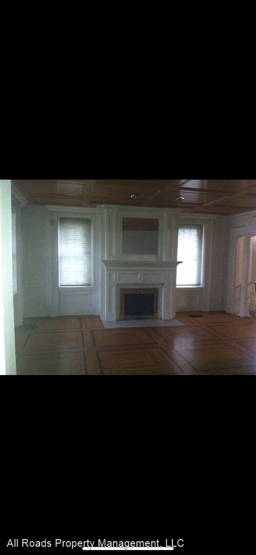 Building Photo - 4 br, 2 bath House - 1266 E 2nd St