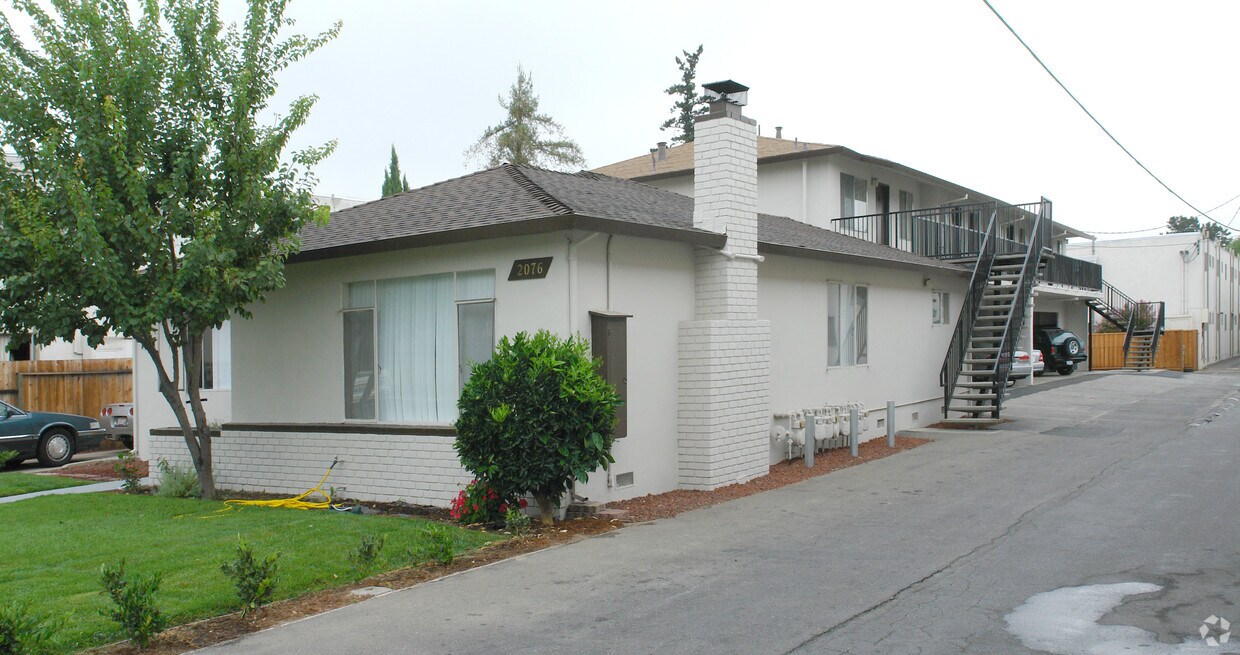 Primary Photo - 2076 Radio Ave