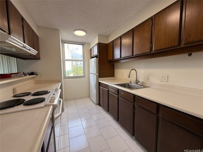 Photo - 2600 Pualani Way Unit 605