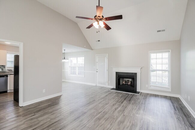 Foto del edificio - 3201 Creek Trail Rd