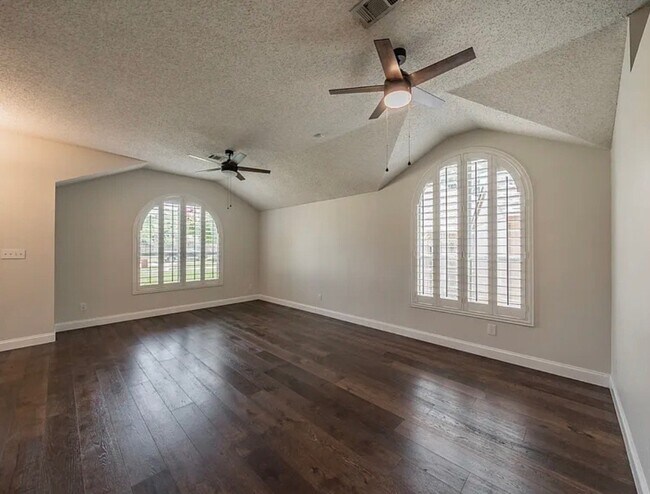 Building Photo - 4809 Summit Cir