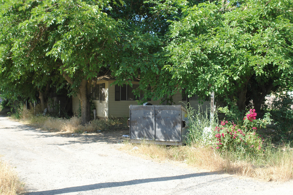 Building Photo - 966 Myrna Ave