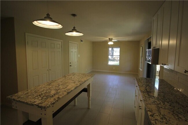Building Photo - Totally Renovated 3-Bedroom, 2-Bath Home i...
