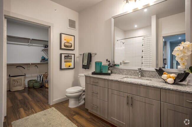 2BR, 2BA - 1,191SF - Second Bathroom - Jameson