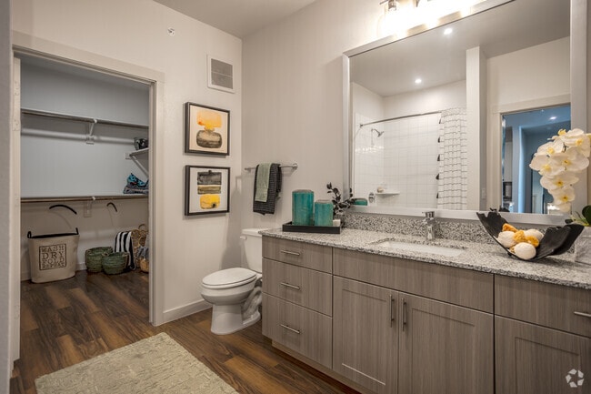 2BR, 2BA - 1,191SF - Second Bathroom - Jameson