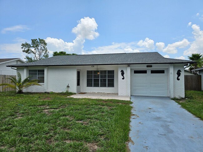 Foto del edificio - ADORABLE 2 Bedroom, 2 Bath Home with a 1 C...