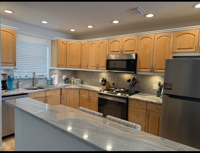 Building Photo - 236 Castlewood Dr