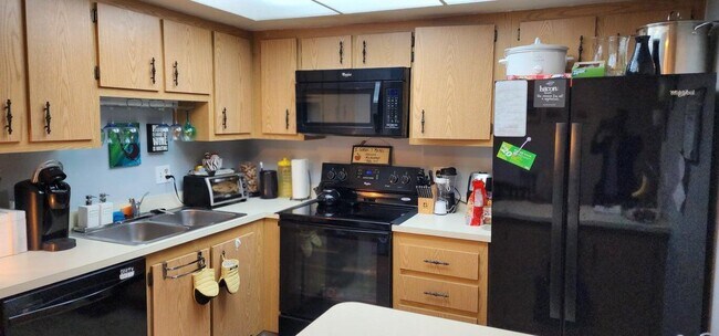 Building Photo - 4466 Oak Terrace Dr