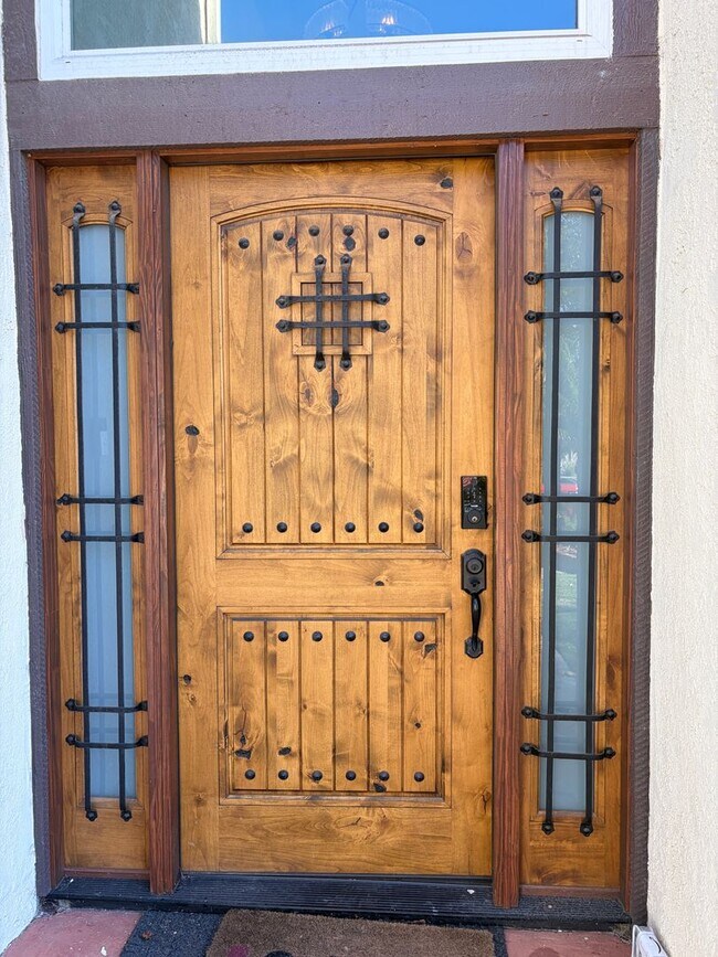 Foto del edificio - Spacious Living in a Beautifully Updated 4 Bedroom Home!