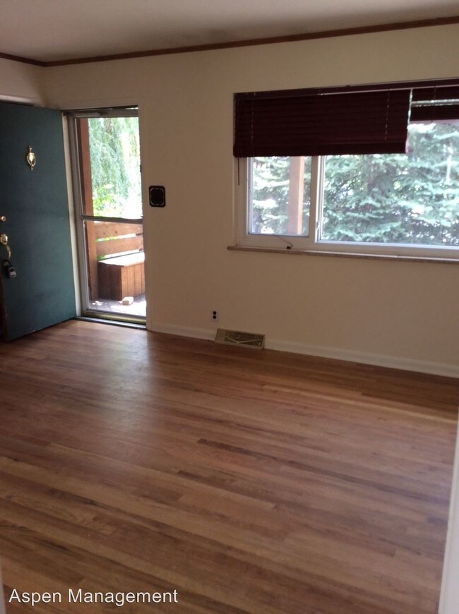 Building Photo - 3 br, 2 bath House - 620 Yale Rd.