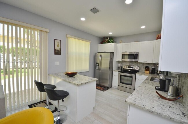 Foto del edificio - 16835 SW 1st Pl