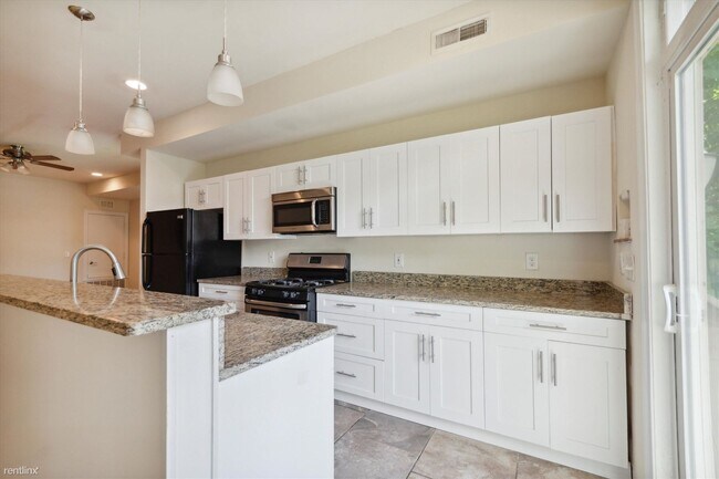 Foto del edificio - 4 br, 3 bath Duplex - 1728 N GRATZ ST Unit...