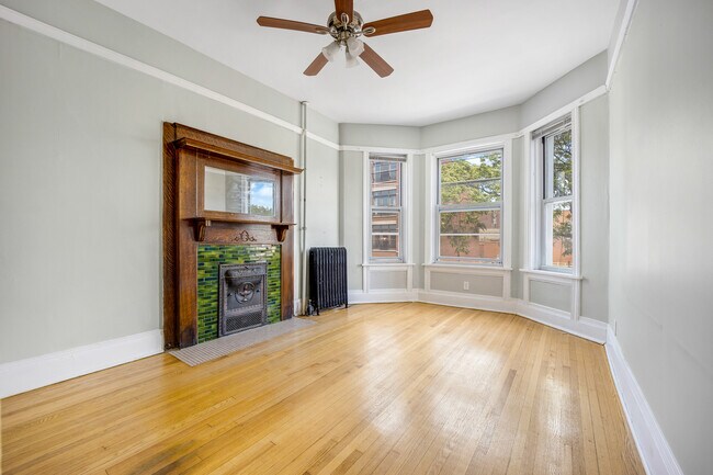 Building Photo - 2941 W Belmont Ave