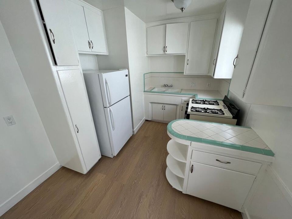 Foto principal - 1236 N Sweetzer Ave