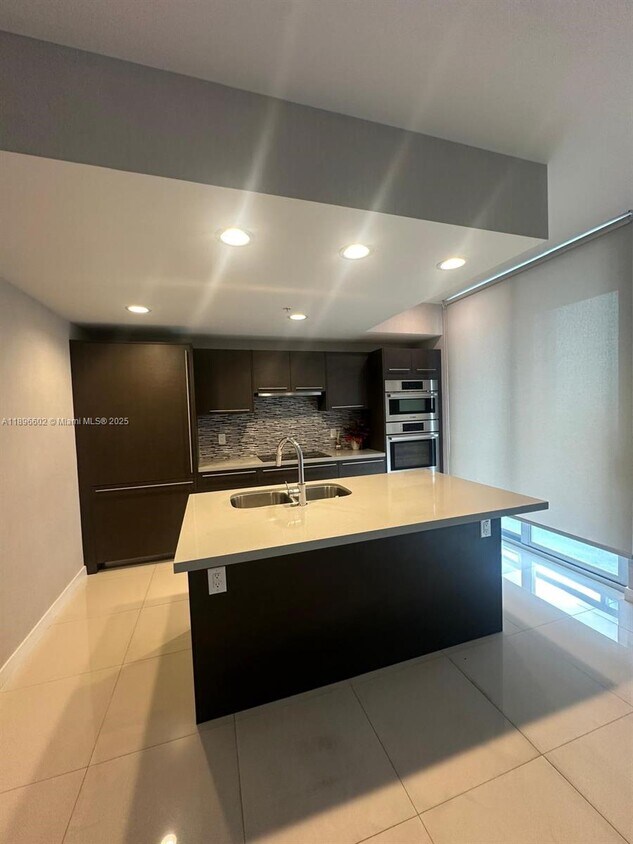 Foto principal - 7875 NW 107th Ave