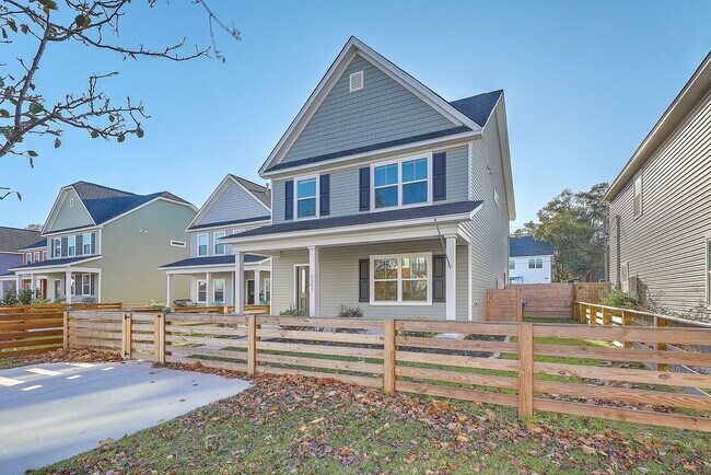Building Photo - IMMACULATE Park Circle Home!