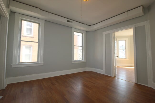 Building Photo - 166 Bond St