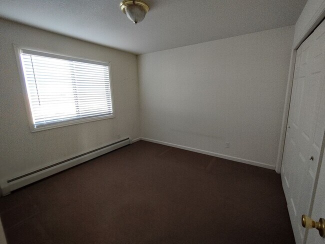 Foto del edificio - ALL PROSPECTIVE TENANTS MUST SUBMIT A $58 NON-REFUNDABLE APPLICATION FEE PER APPLICANT ONLINE AND...