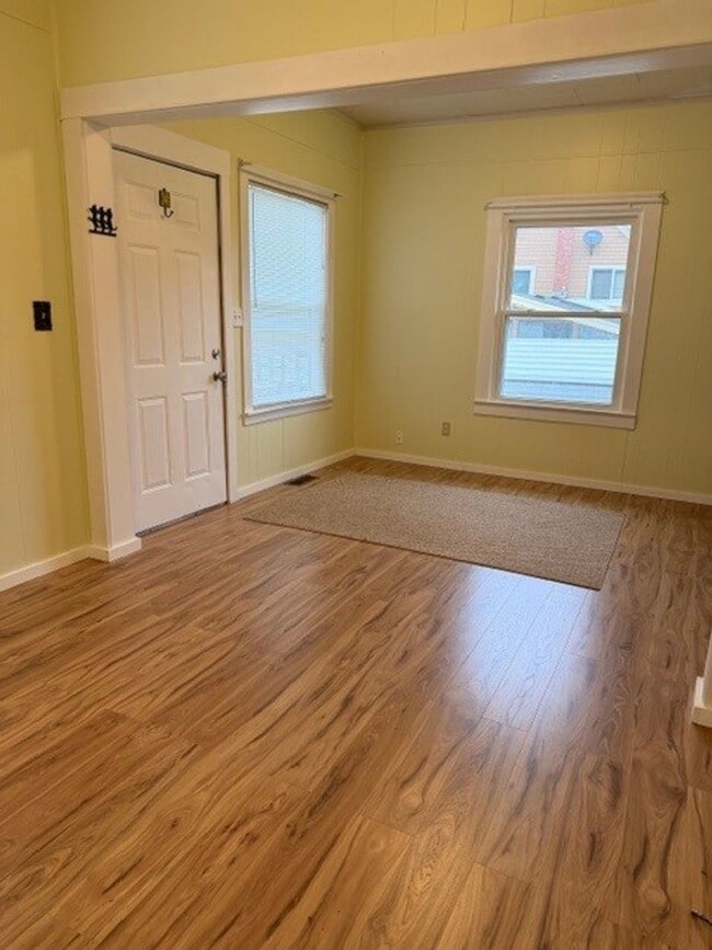 Building Photo - COZY 1 BED 1 BATH HOUSE