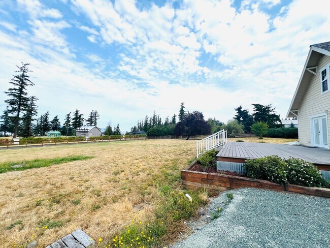Foto del edificio - Beautiful 2 bedroom, + office/bonus room i...
