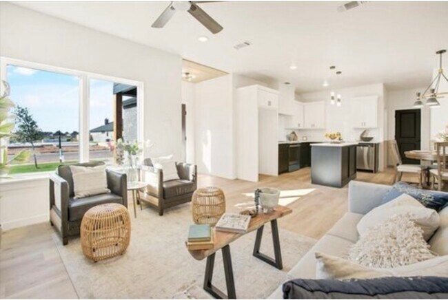 Building Photo - Modern home