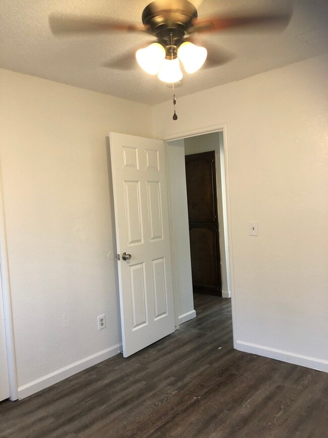 Foto del edificio - 2514 W Hemlock Ct