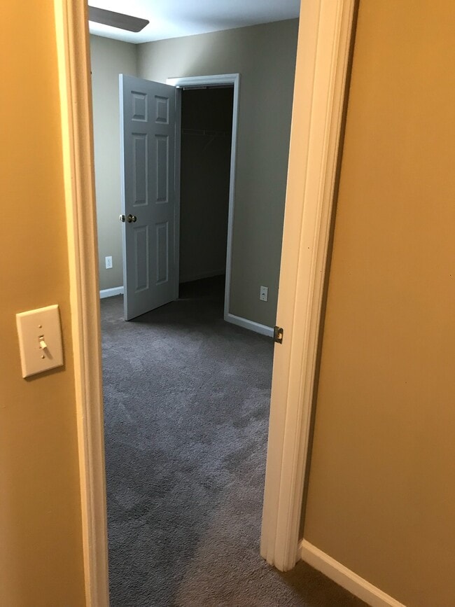 Building Photo - 2861 Bennington Dr