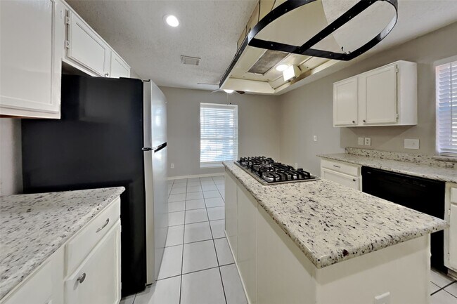 Foto del edificio - 8823 Stoney Bend Dr