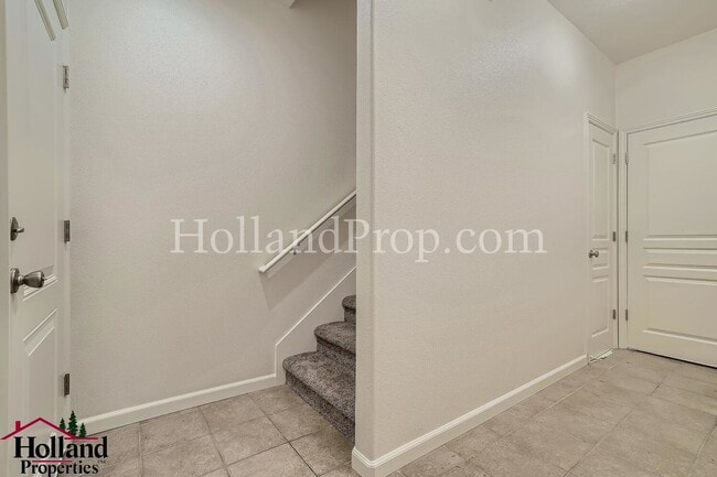 Building Photo - $200 off the first full month's rent - Fabulous 2 Bed 2.5 Bath Townhome in Hillsboro!