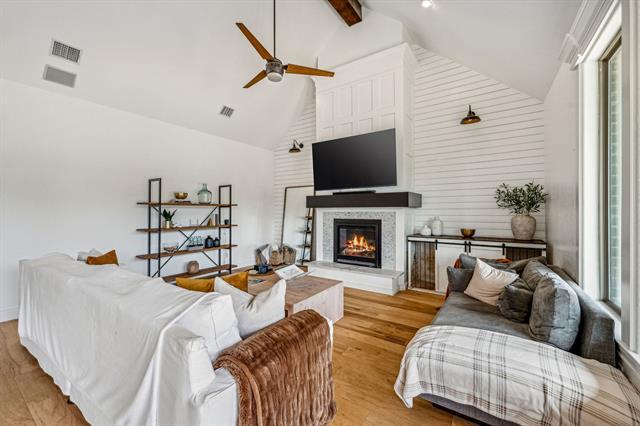 Foto del edificio - 337 Paddle Boat Dr