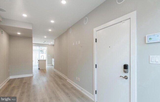 Foto del edificio - 2548 N Howard St