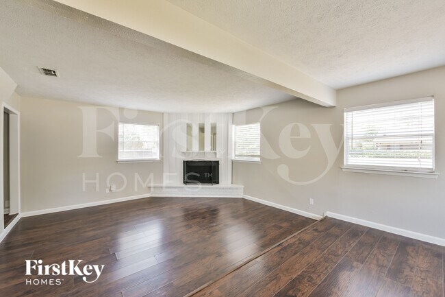 Building Photo - 3603 Canary Dr