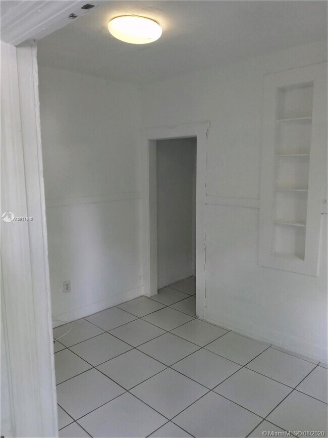 Foto del edificio - 2267 SW 16th St