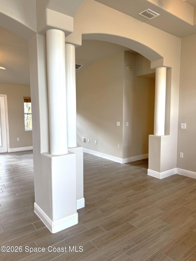 Building Photo - 320 Jennifer Dr