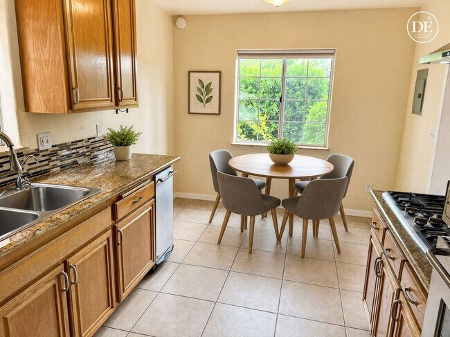 Foto del edificio - 5228 Vantage Ave