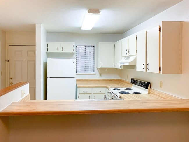 Building Photo - 2BR/2BA Condo in Treehouse Village - AVAIL...