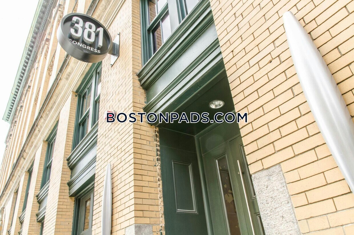 Building Photo - 381 Congress St.