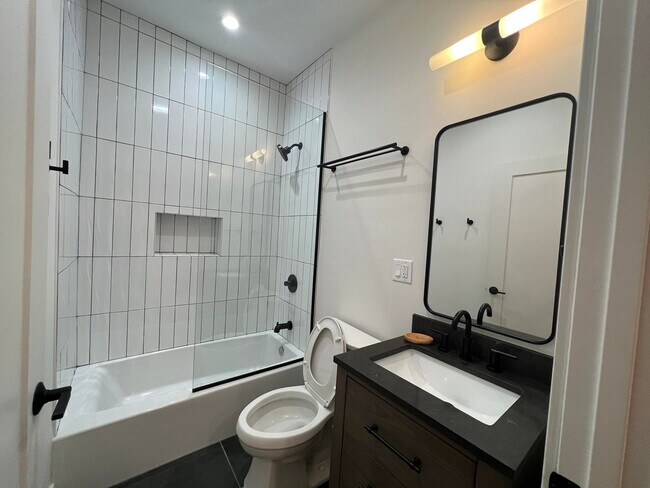 Foto del edificio - 2657 W Huron St