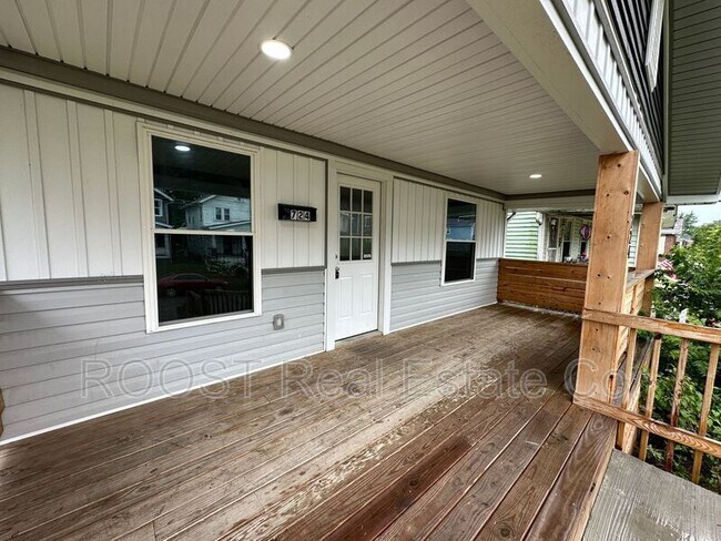 Foto del edificio - 724 Seymour Ave