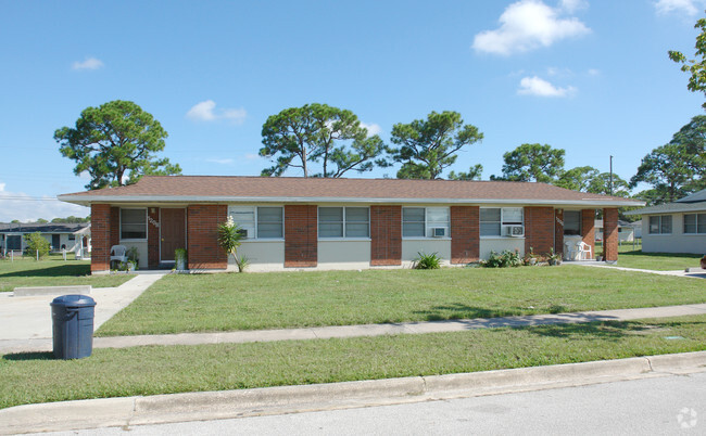 Building Photo - Pineda Homes