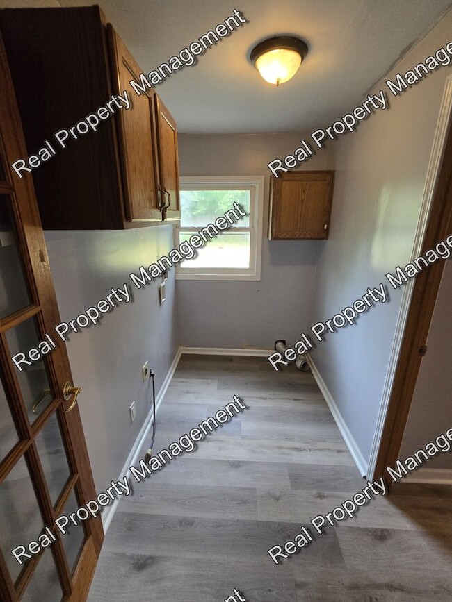 Building Photo - Updated Three Bedroom Ranch