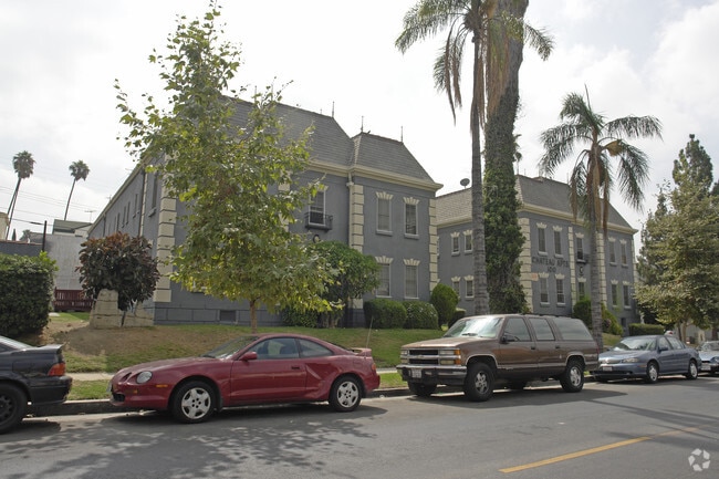 Chateau - 100 N Kenmore Ave.