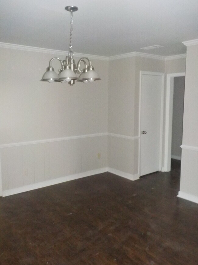 Building Photo - 6609 Blue Bird Dr