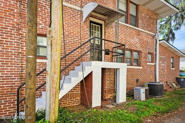 Building Photo - 1514 McDuff Ave S