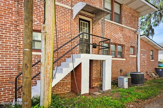 Foto del edificio - 1514 McDuff Ave S