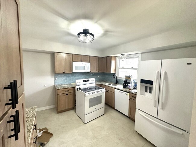 Building Photo - 67 Strecker Rd