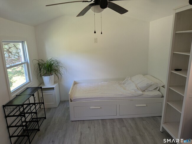 Foto del edificio - 710 Norwich-Westerly Rd