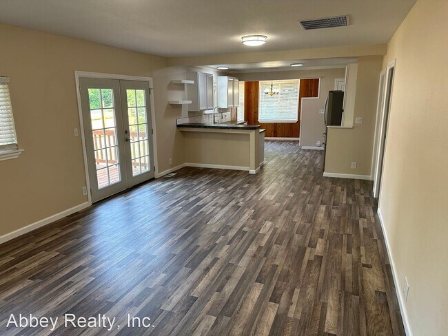 Building Photo - 3 br, 2 bath House - 1330 7th Ave SE