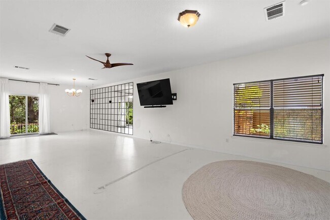 Foto del edificio - 8353 Steamline Cir