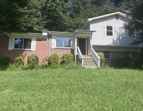 Building Photo - 600 Park Ln